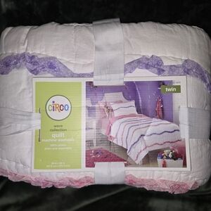 Circo Wave Collection Twin Quilt - White, Purple, and Pink
